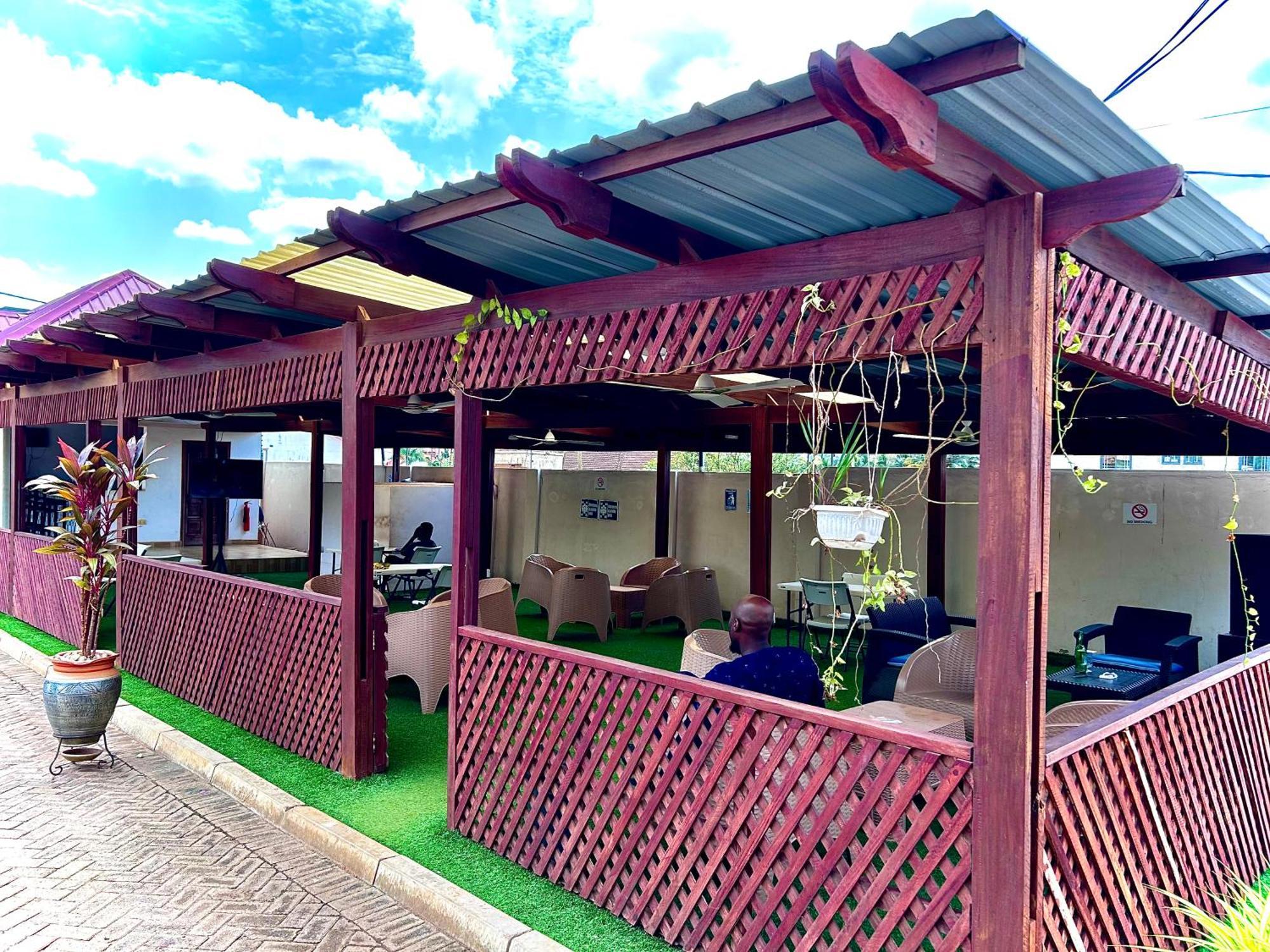 Jessie Hotel Adenta ภายนอก รูปภาพ
